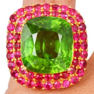 29 cts Peridot gold ring for sale